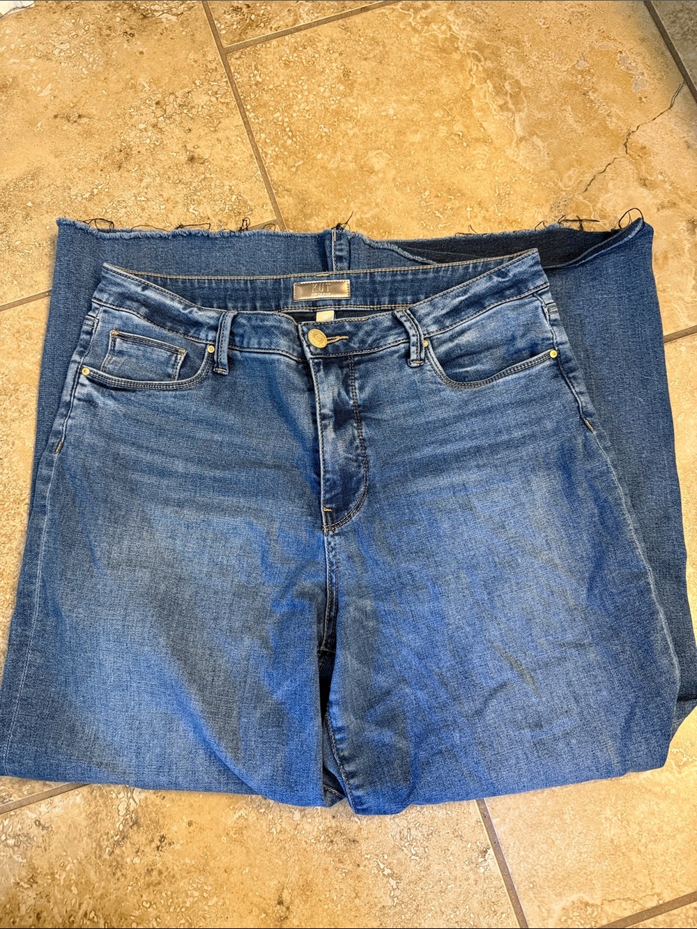 Kut from the Kloth Meg wide legged jeans size 10